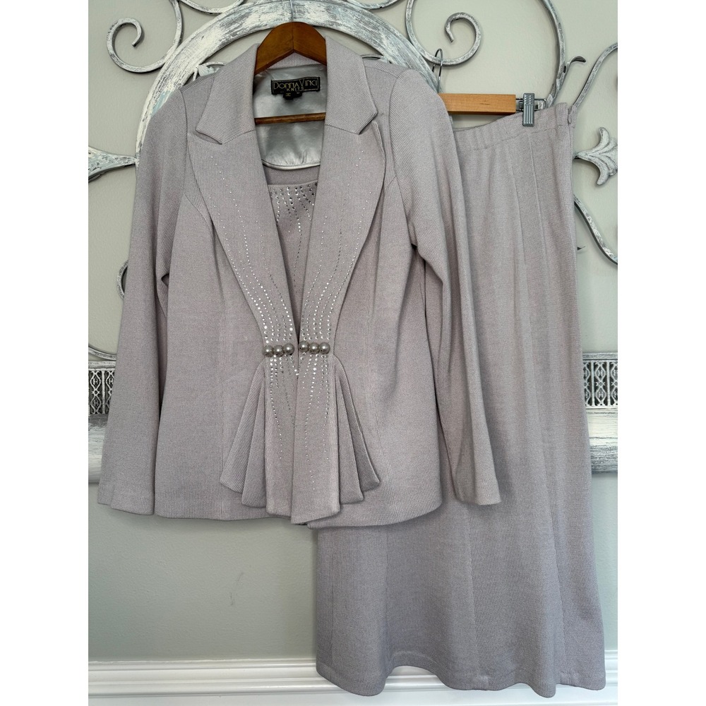 Donna Vinci Knits 2pc Skirt Suit Set Rhinestone Pearls Light Gray Womens Size 10